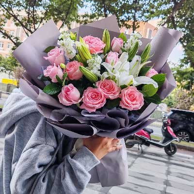 三亚11朵戴安娜粉玫瑰百合，与你一起追逐梦想
