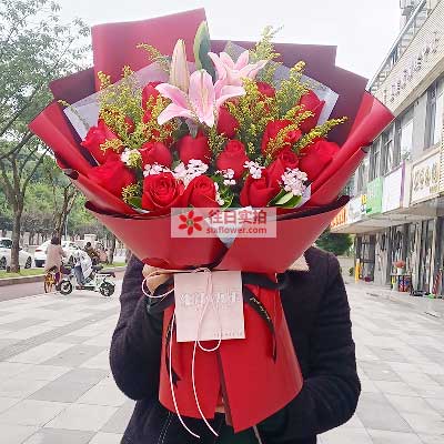 三亚19朵红玫瑰百合，与你幸福前行