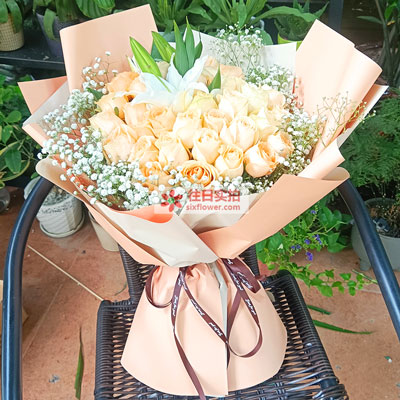 三亚33朵香槟玫瑰百合，心里永远是你
