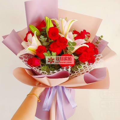 三亚18朵红玫瑰百合，真情相守一生